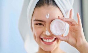 Baharda Cildiniz Işıldasın 2 bahar aylarinca cilt bakimi nasil yapilir bahar aylarinda cilde ne surulur 1588349411 5847