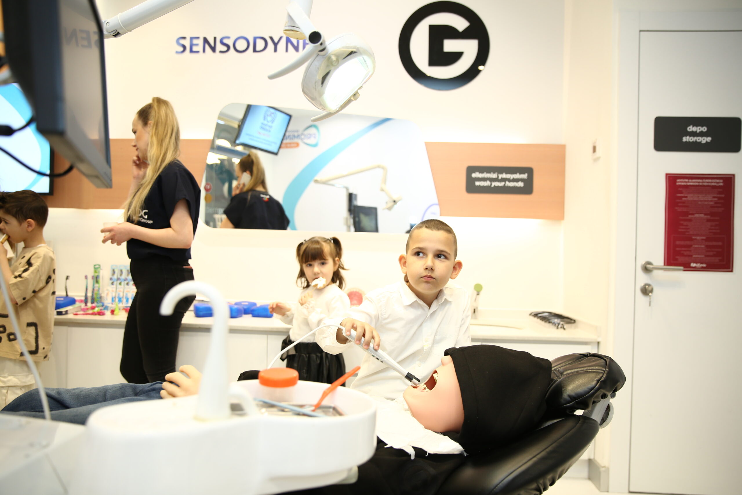 Kidzania Sensodyne Dis Klinigi scaled