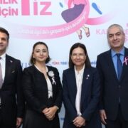 İyilik için Biriz. Novartis Türkiye’den Meme Kanseri Farkındalığına Destek | OTC Plus Dergi 3 Meme Kanseri Farkındalık Ayı Novartis Türkiye toplu etkinlik fotoğrafı
