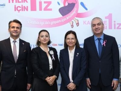 Meme Kanseri Farkındalık Ayı Novartis Türkiye toplu etkinlik fotoğrafı