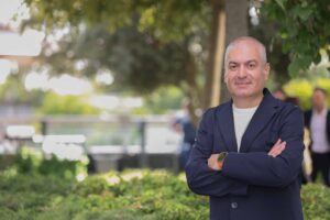 Novartis Seninle Olur Programı Başvuruları Başladı 2 Novartis Türkiye Ülke Başkanı Serkan Barış - Seninle Olur Programı