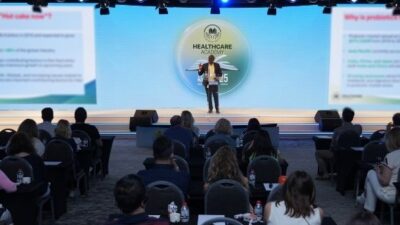 Enterogermina Purpose Day 2025 etkinliğinde çocuklara hijyen ve bağırsak sağlığı eğitimi veriliyor.