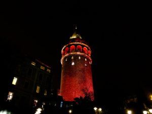 galata kulesi multipl miyelom farkındalık kırmızı ışık istanbul