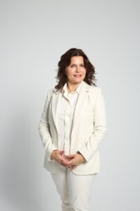 Eczacı Hülya Kayhan Portresi - OTC Plus Dergi