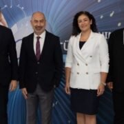 AIFD klinik araştırma yatırımları 2025'te 21,2 Milyar TL'yi Aştı | OTC Plus Dergi 3 AIFD klinik araştırma yatırımları verilerini inceleyen OTC Plus Dergi haberi