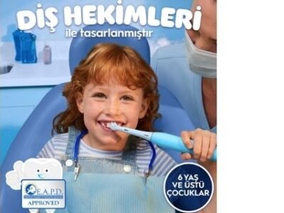Disney karakterleriyle tasarlanmış Oral-B iO Çocuk Şarjlı Diş Fırçası ürün görseli.